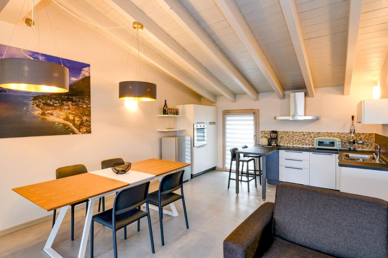 Gardaliva 5 Apartment Manerba del Garda Ngoại thất bức ảnh