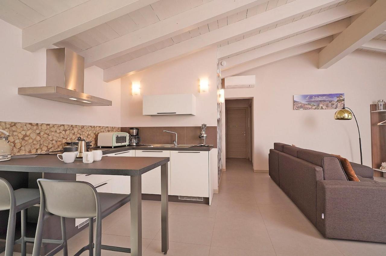 Gardaliva 5 Apartment Manerba del Garda Ngoại thất bức ảnh
